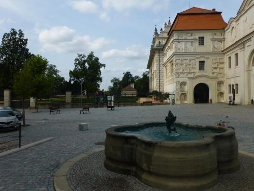 a fountain in a courtyard in front of a building at Penzion V Podzámčí Litomyšl in Litomyšl