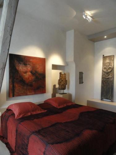 a bedroom with a bed and a painting on the wall at Château de Vierset in Vierset-Barse