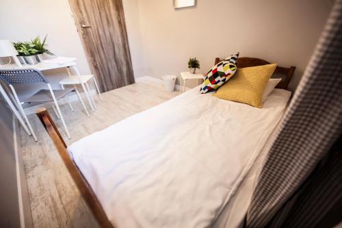 Кровать или кровати в номере Za Murami Hostel