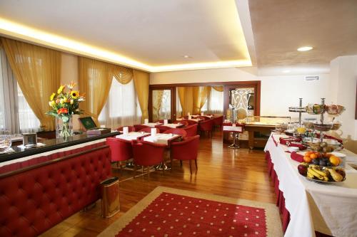 Restauracja lub miejsce do jedzenia w obiekcie iH Hotels Padova Admiral