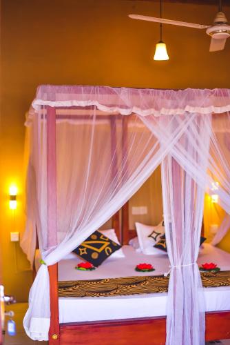 Una cama o camas en una habitación de Wijenayake's - Beach Haven Guest House - Galle Fort