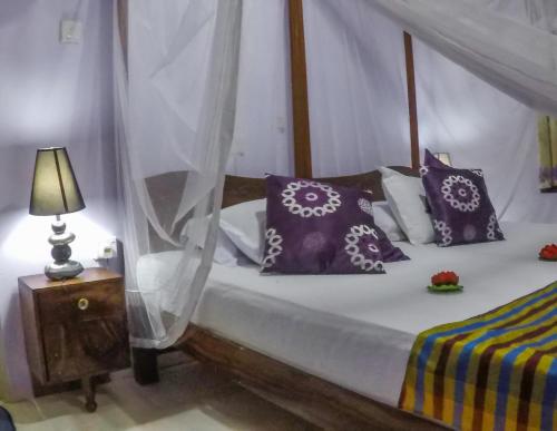 Postel nebo postele na pokoji v ubytování Wijenayake's - Beach Haven Guest House - Galle Fort