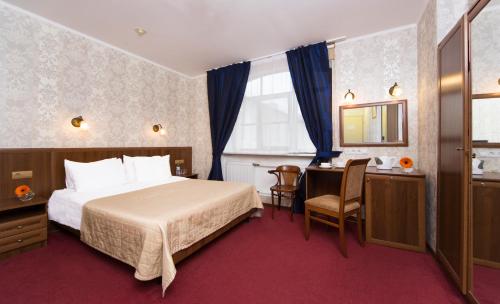 Un pat sau paturi într-o cameră la Hotel Moyka 5