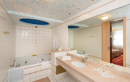 Koupelna v ubytování SHG Hotel Antonella