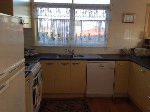 Η κουζίνα ή μικρή κουζίνα στο La Casa Della Nonna in Australia