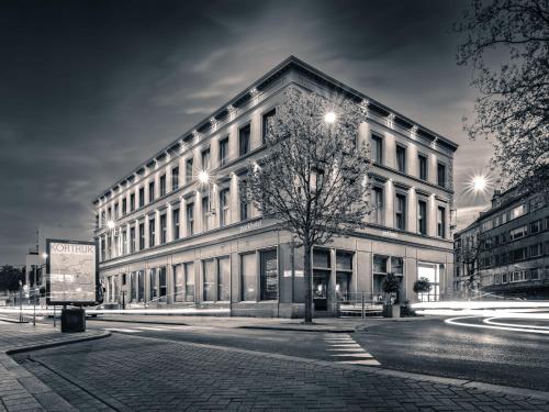 a black and white photo of a building at Parkhotel Kortrijk in Kortrijk