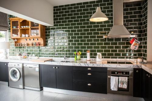 a kitchen with a sink and a washer and dryer at Apartment Serrão in Funchal