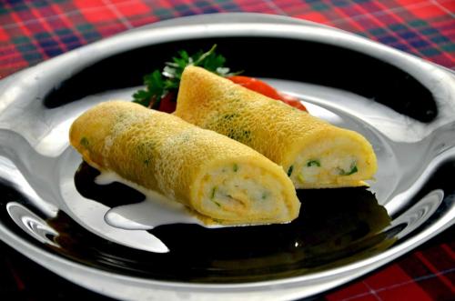 twee stukken voedsel op een wit bord bij Hotel Diana in Dnipro