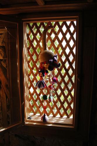 a window with a statue of a swan in it at Gulevi Safranbolu in Safranbolu