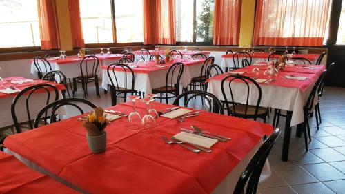 מסעדה או מקום אחר לאכול בו ב-Albergo Ristorante Lavedo