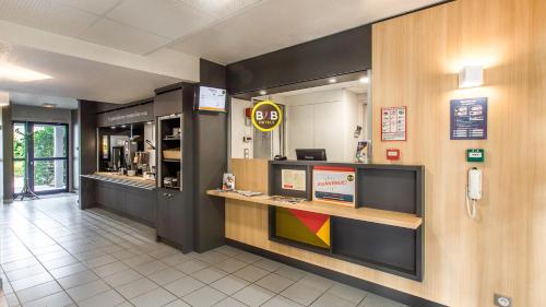 a fast food restaurant with a counter and a phone at B&B HOTEL Agen in Agen