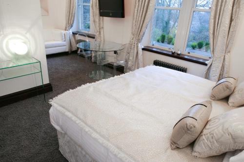 Katil atau katil-katil dalam bilik di Windermere Suites