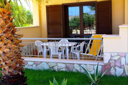 Un balcón o terraza en Triscinamare Hotel Residence