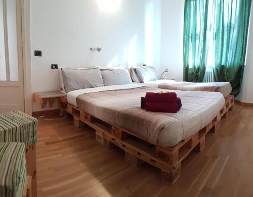 a bedroom with two large beds on pallets at UpTown B'n'B in Bergamo