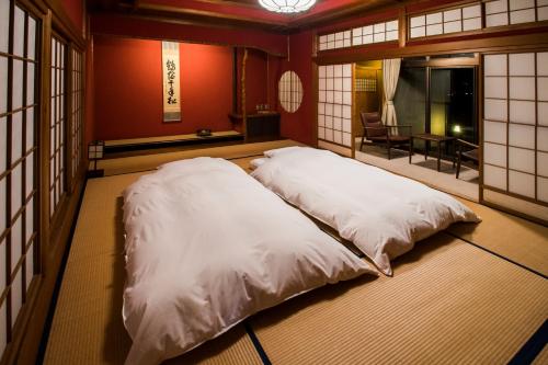 a room with two white pillows on the floor at Yamanoo in Kanazawa