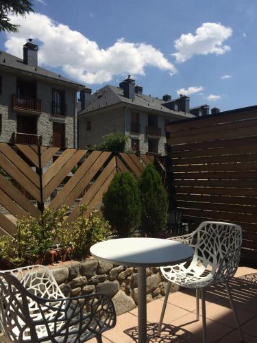 Balkón nebo terasa v ubytování SOMMOS Hotel Aneto