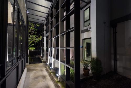 Κήπος έξω από το VILLA23 Residence