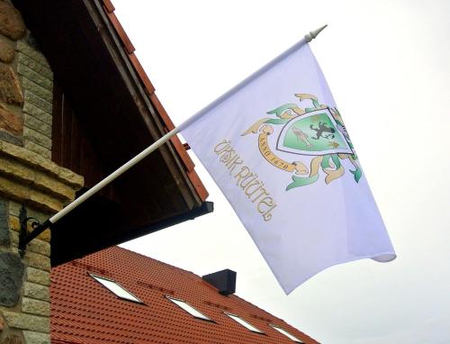 Certificado, premio, señal o documento que está expuesto en Üksik Rüütel Hotel