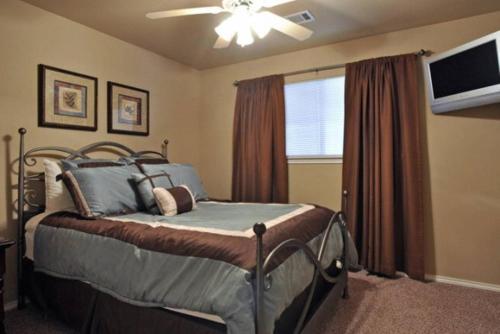 a bedroom with a bed and a ceiling fan at Windrow Retreat in New Braunfels