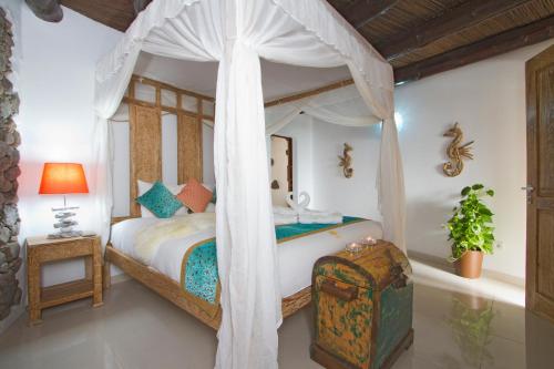 a bedroom with a bed and a canopy canopy at Eco Village Finca De Arrieta in Tabayesco