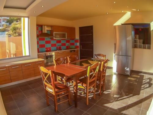 Dapur atau dapur kecil di Villa Maria & George