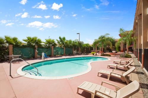 Gallery image of Super 8 by Wyndham Indio in Indio