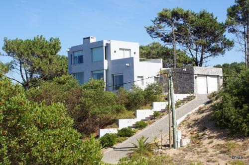a house on a hill with stairs in front of it at Casa Mar in Punta del Este