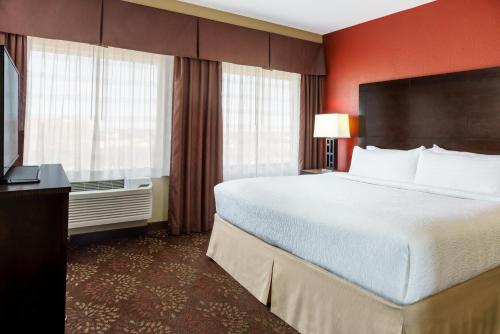 Holiday Inn Charlotte University, an IHG Hotel Image