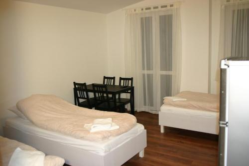 Giường trong phòng chung tại Noclegi Piastow