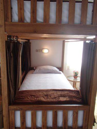Katil atau katil-katil dalam bilik di Askara Guest House & Hostel