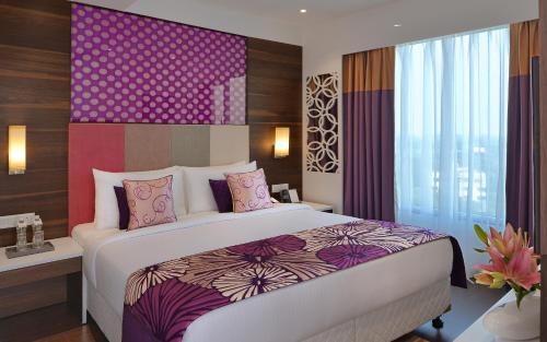 Fortune Inn Promenade, Vadodara - Member ITC's Hotel Group tesisinde bir odada yatak veya yataklar