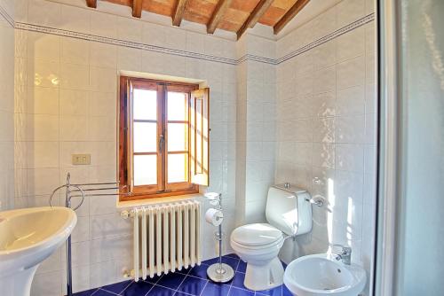 Ванна кімната в Tenuta by PosarelliVillas