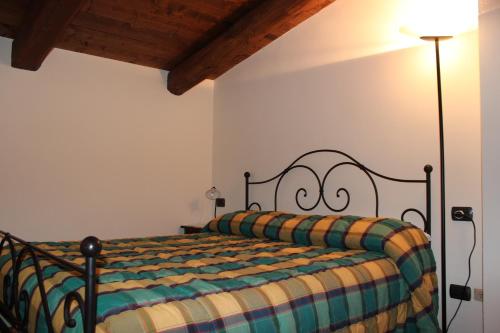 a bedroom with a bed in a room at La Piazzetta in Bettona