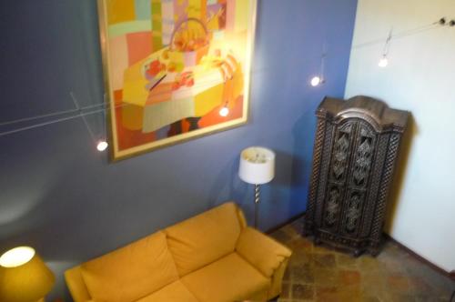 a living room with a couch and a painting at Hotel Boutique Casona de la China Poblana - Adults Only in Puebla