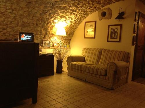 a living room with a couch and a tv at Residenza La Torre in Santo Stefano di Sessanio