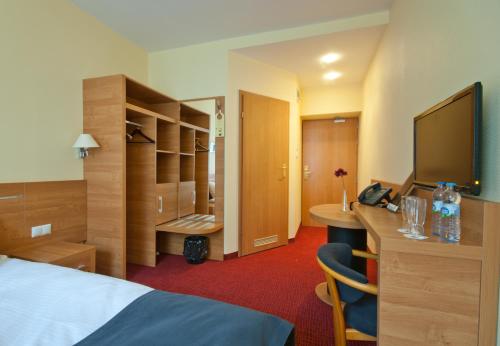 Postel nebo postele na pokoji v ubytování Hotel Malinowski Business