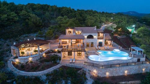 La alberca dentro o cerca de Amara Villa