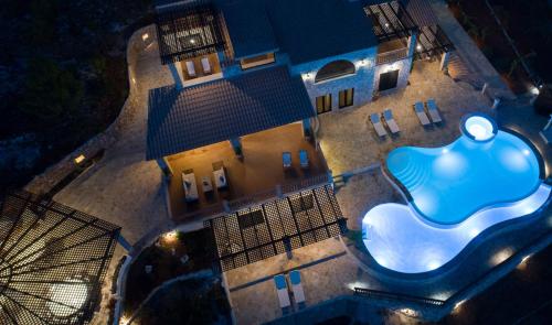 La alberca dentro o cerca de Amara Villa