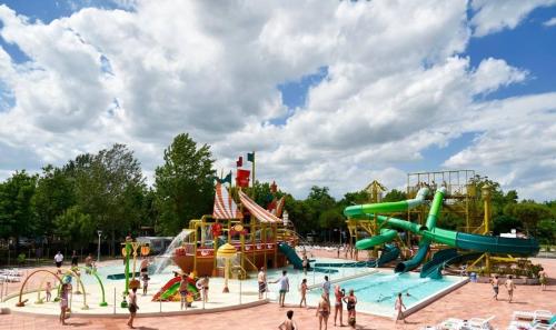 a group of people at a water park at Lodge Tent Spiaggia e Mare Holiday Park in Porto Garibaldi