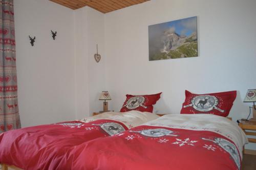 Postel nebo postele na pokoji v ubytování "Chalet le Dahlia - 4 Vallees"