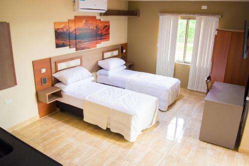 Ένα ή περισσότερα κρεβάτια σε δωμάτιο στο Austral Hotel