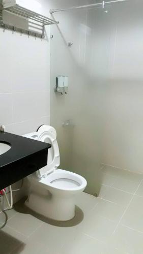 a bathroom with a white toilet and a sink at Lee Hotel in Ho Chi Minh City