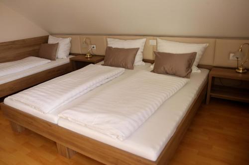 two large beds in a room with two lamps at Homestay Sreš in Mlaka pri Kranju