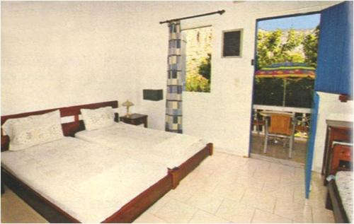 Gallery image of Blue Swan Studios in Lefkos Karpathou