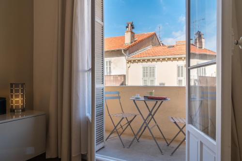 Spacious one bedroom - great location!