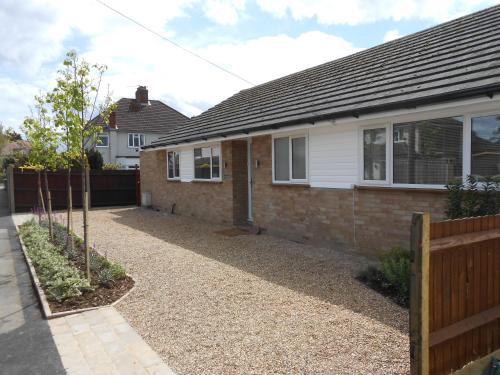 Luxury 4 Bed 3 Bathroom Bungalow , South West of London, The Dapples
