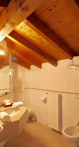 a bathroom with a sink and a toilet at Santanna in Verbania