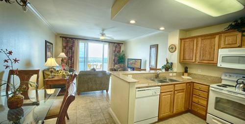 a kitchen with a sink and a stove top oven at Condo Blue Heron in Orlando