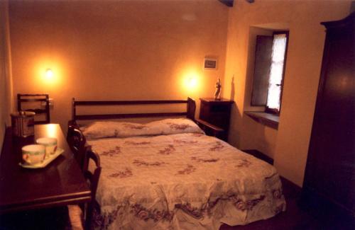 a bedroom with a bed and a lamp at Borgo Isola Santa in Isola Santa