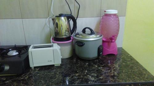 a counter top with a blender and a toaster and a blender at Jitra homestay in Jitra